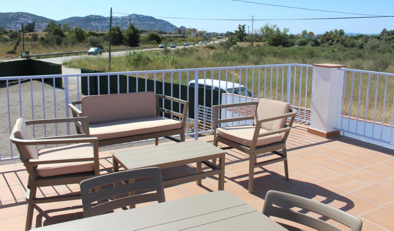 Villa La Costa - 3 Apartamentos Turisticos 罗萨斯 外观 照片